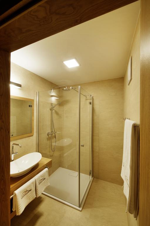 Gut Leithaberg Hotel Jois Bagian luar foto