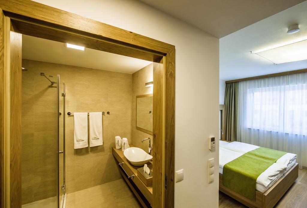 Gut Leithaberg Hotel Jois Bagian luar foto