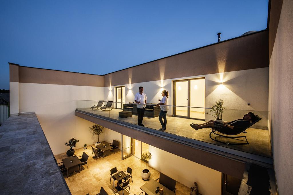 Gut Leithaberg Hotel Jois Bagian luar foto