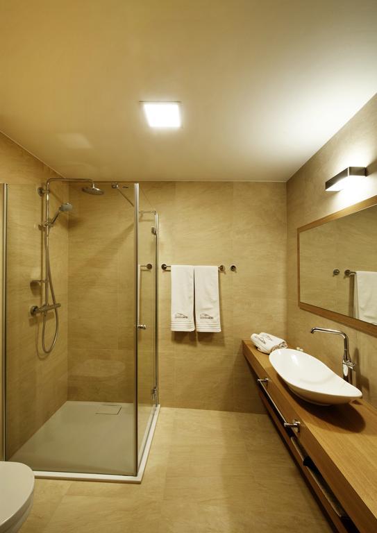 Gut Leithaberg Hotel Jois Bagian luar foto