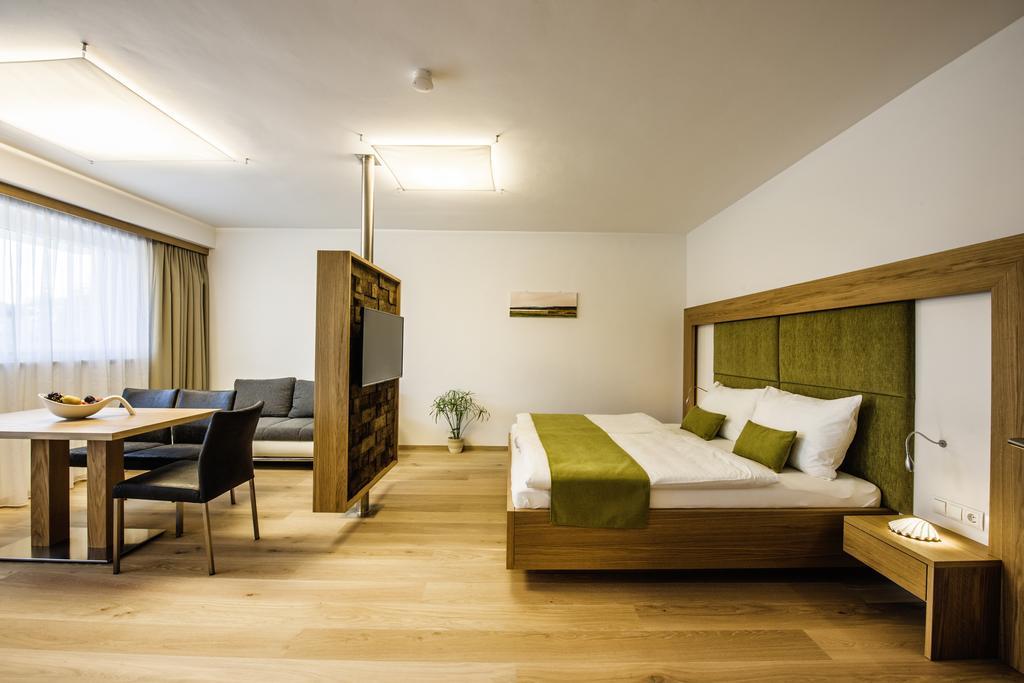 Gut Leithaberg Hotel Jois Bagian luar foto