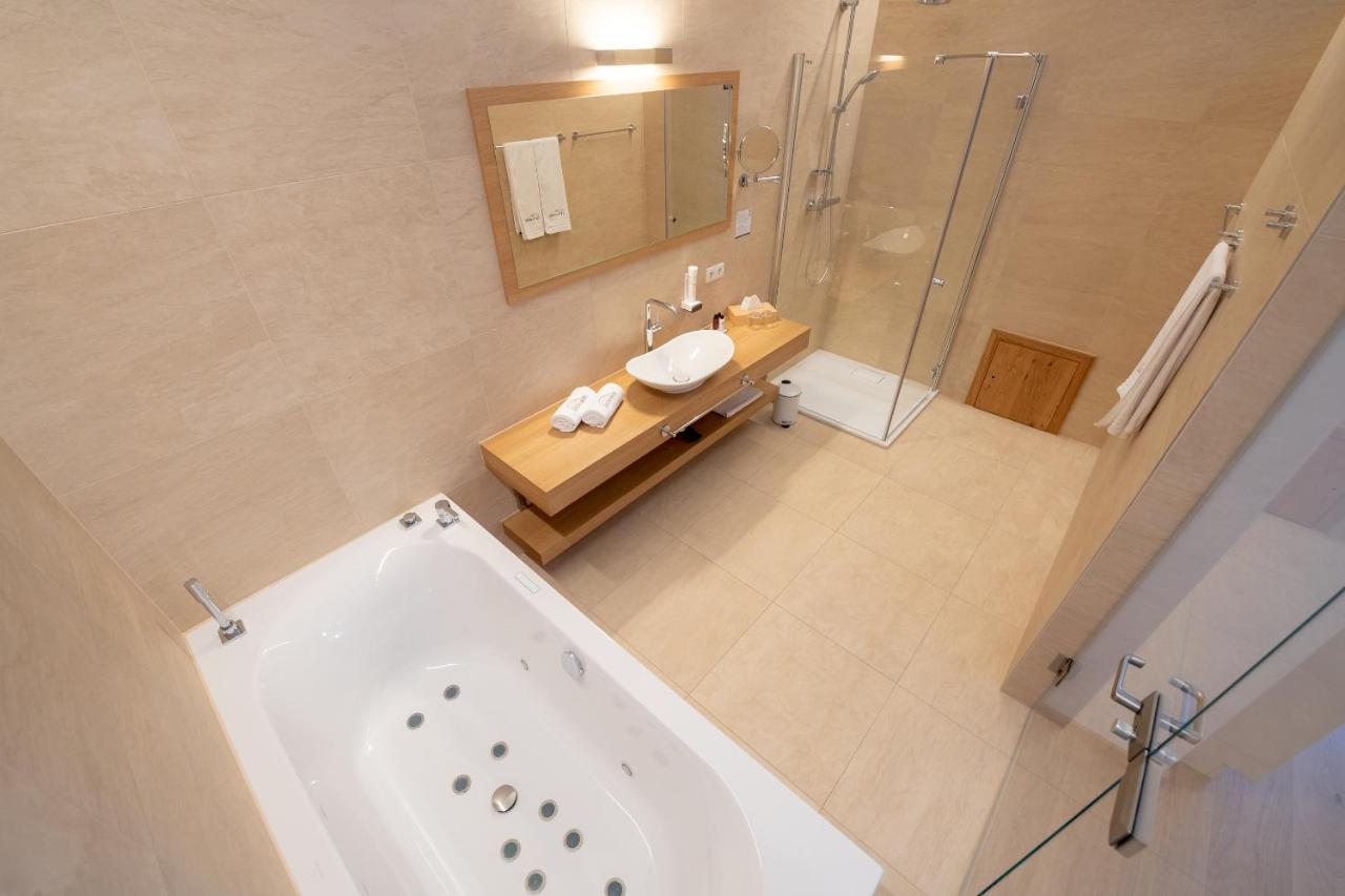Gut Leithaberg Hotel Jois Bagian luar foto