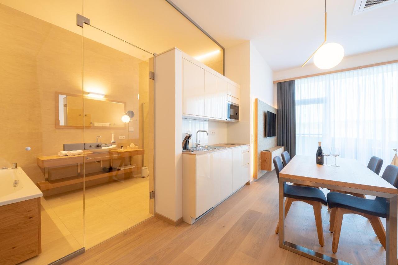 Gut Leithaberg Hotel Jois Bagian luar foto