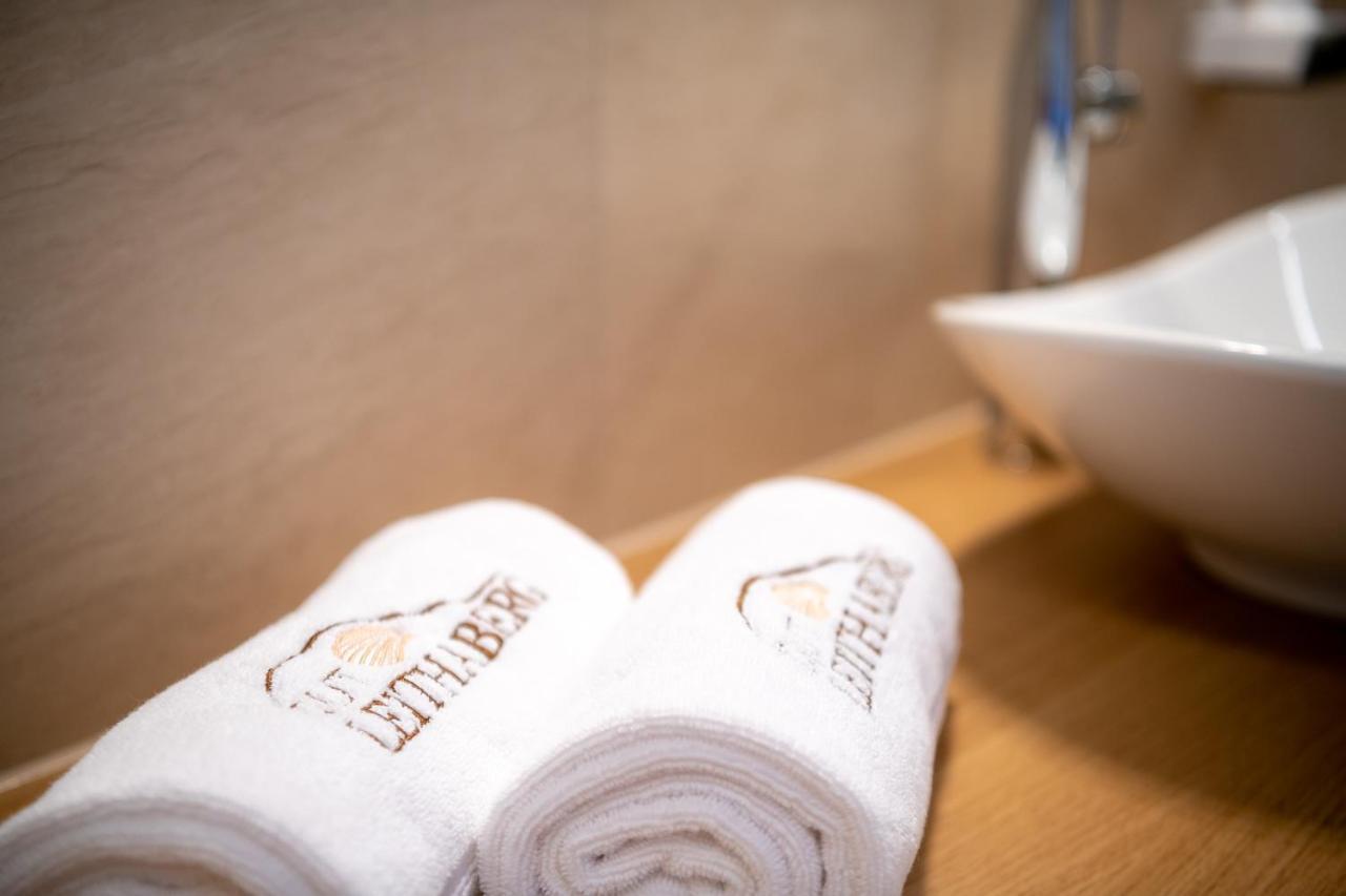 Gut Leithaberg Hotel Jois Bagian luar foto