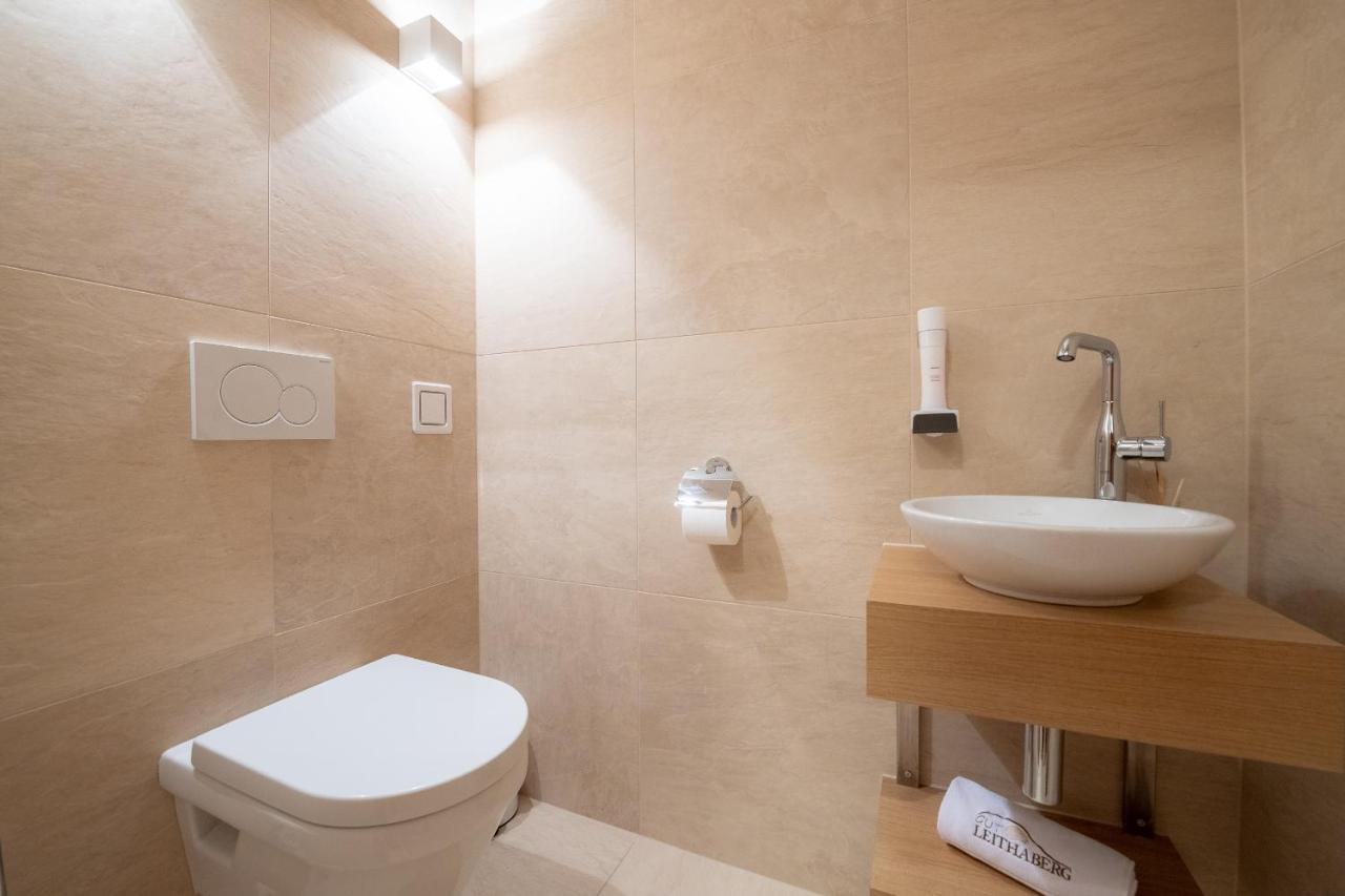 Gut Leithaberg Hotel Jois Bagian luar foto