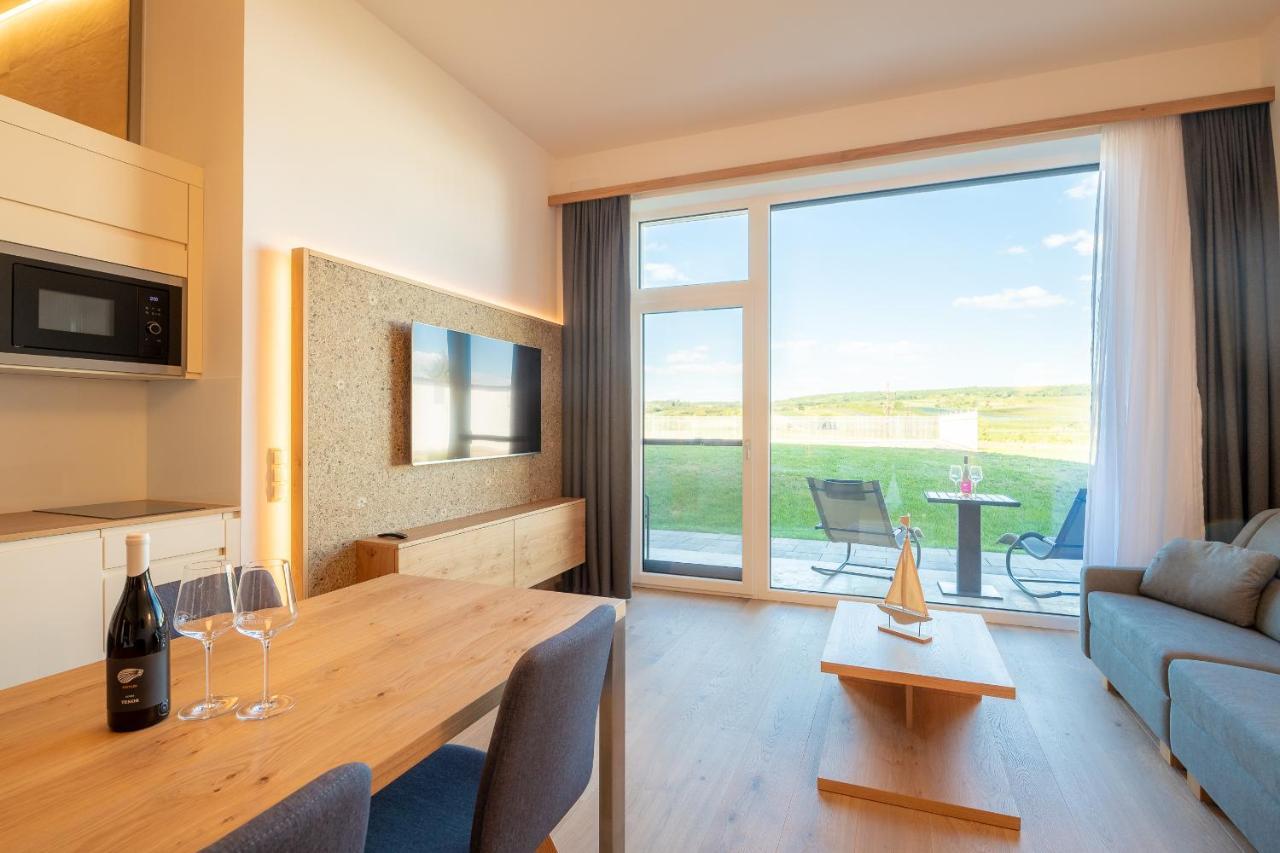 Gut Leithaberg Hotel Jois Bagian luar foto